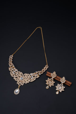 Neckles an earrings set